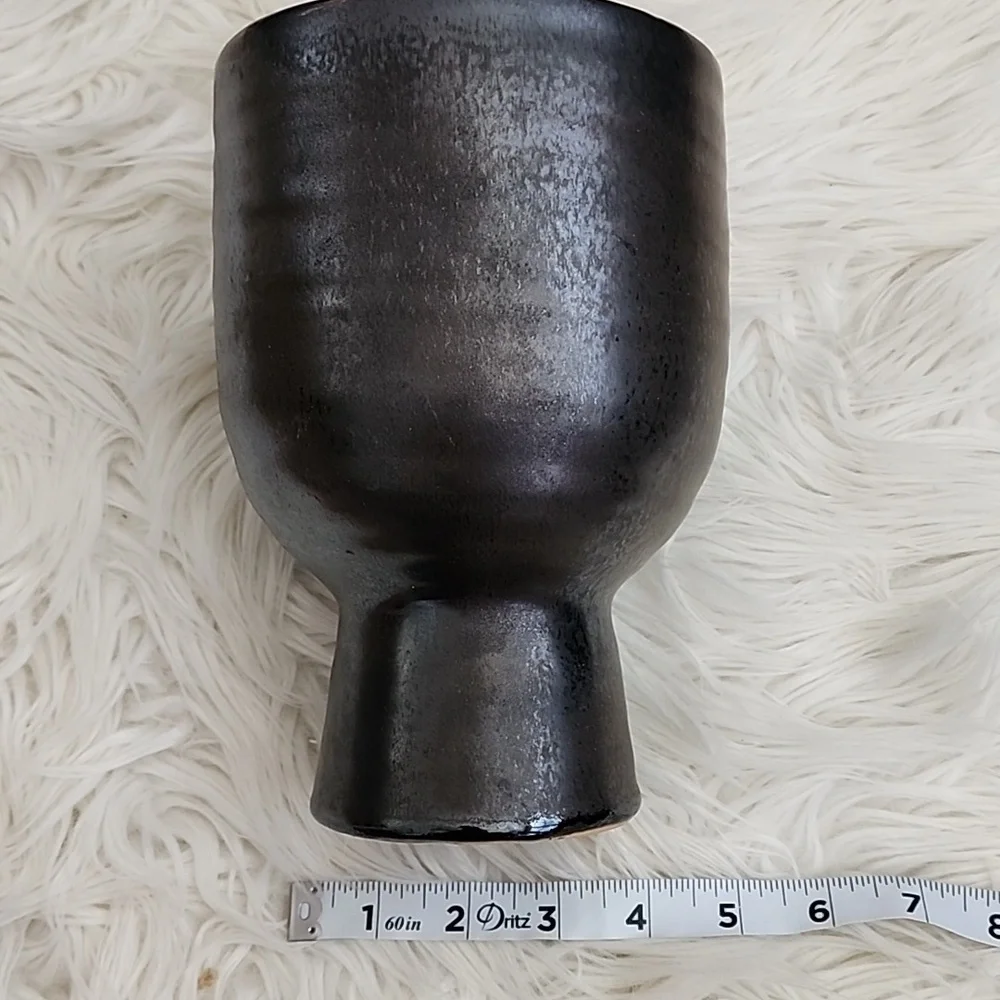 Vase - Picture 3 of 6